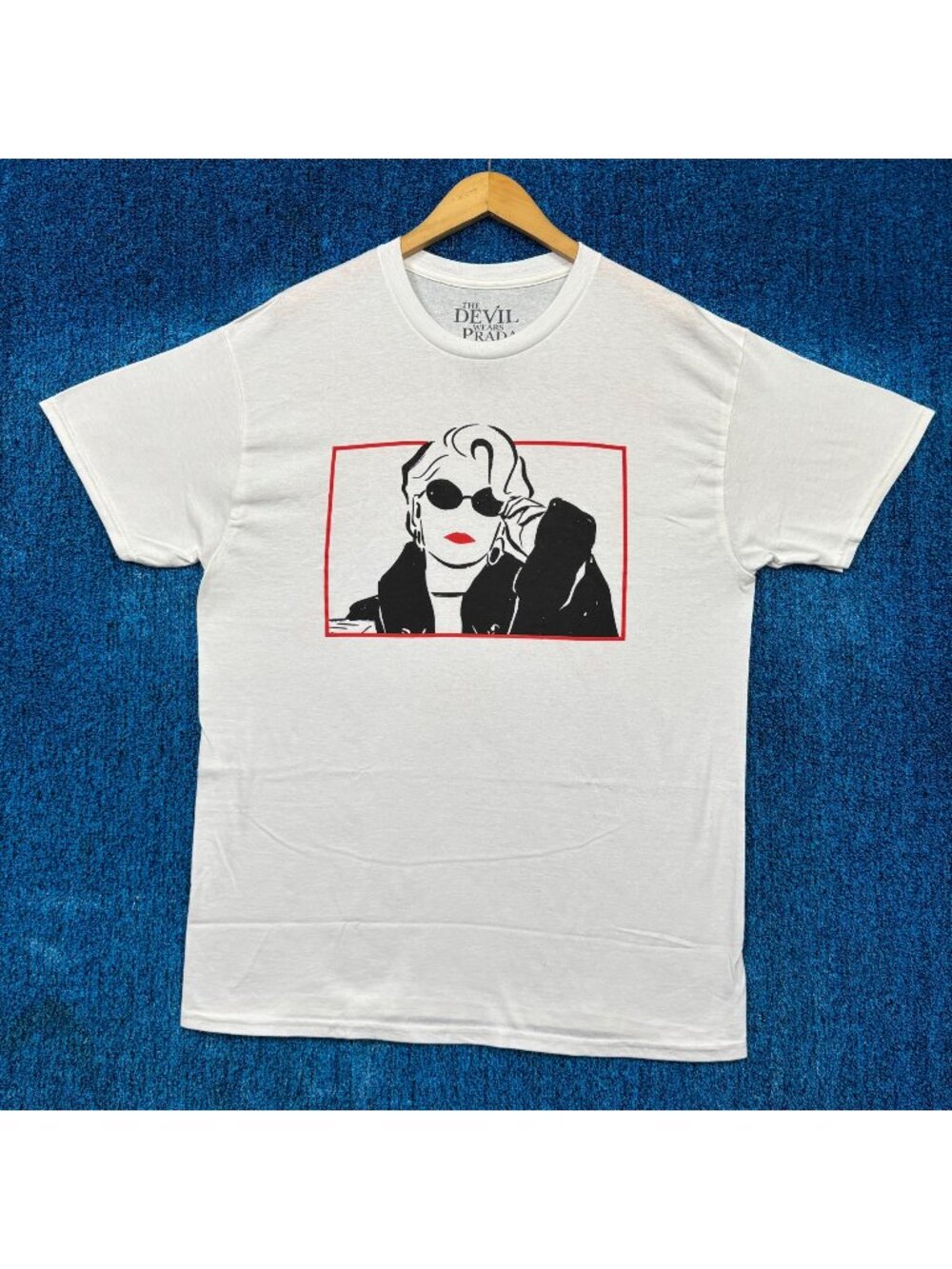 The Devil Wears Prada Miranda Priestly Silhouette Art Tee L